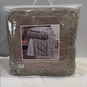 Moderne Elegance Cable Knit Sherpa Throw - Taupe